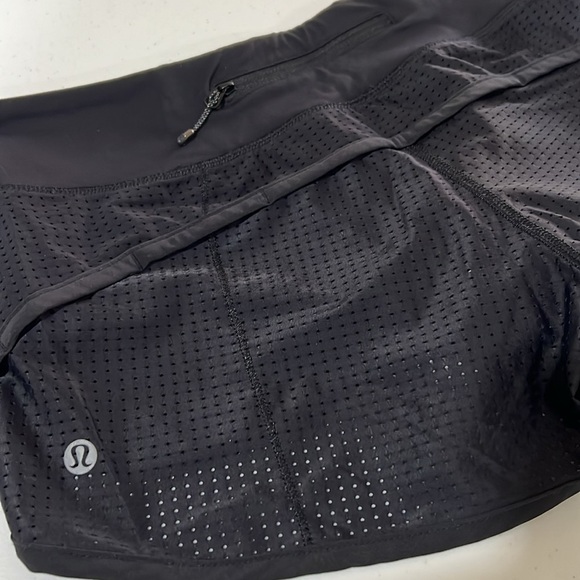 Lululemon athletica running shorts black mesh size 4 ca35801 RN 106259 - Picture 3 of 9